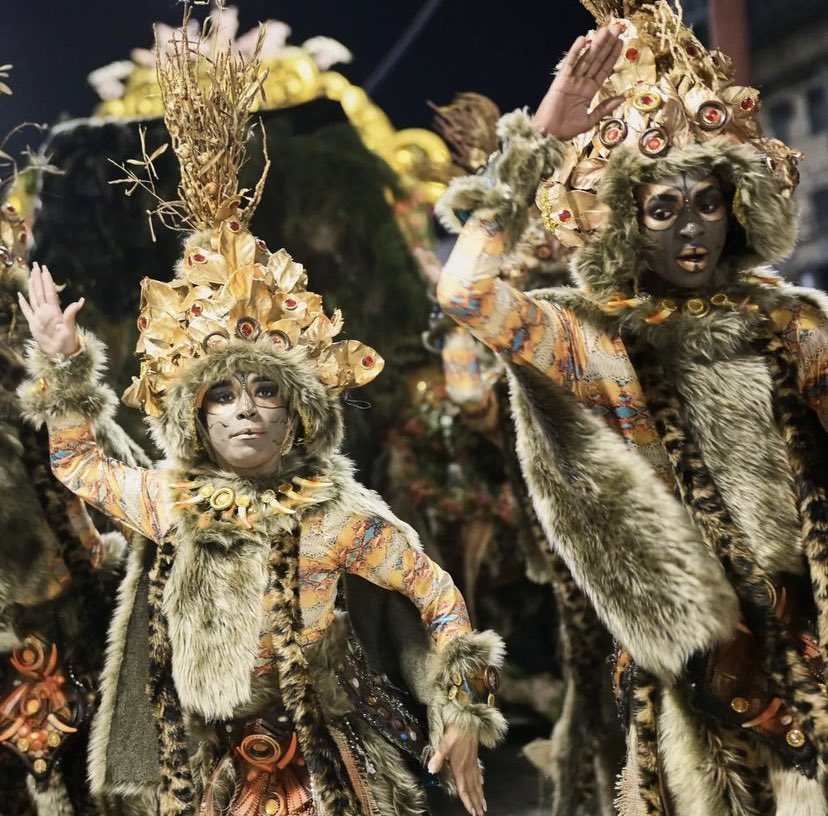 barrracao's tweet photo. Tradição é a escola campeã da Série Prata e retorna à Série Ouro depois de 10 anos. Neste carnaval, a agremiação apresentou o enredo “Trono negro”. https://t.co/WfpWIHM30c