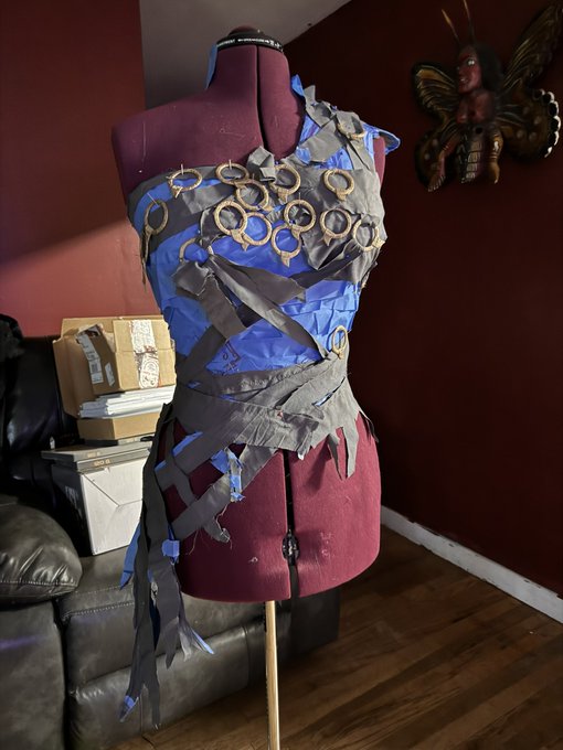I hate this top. I hate this top. I hate this top.  I just want my brain to stop arguing with me. I need<a href="/tag/suckerforlove"class="tags"><span>#suckerforlove</span></a>