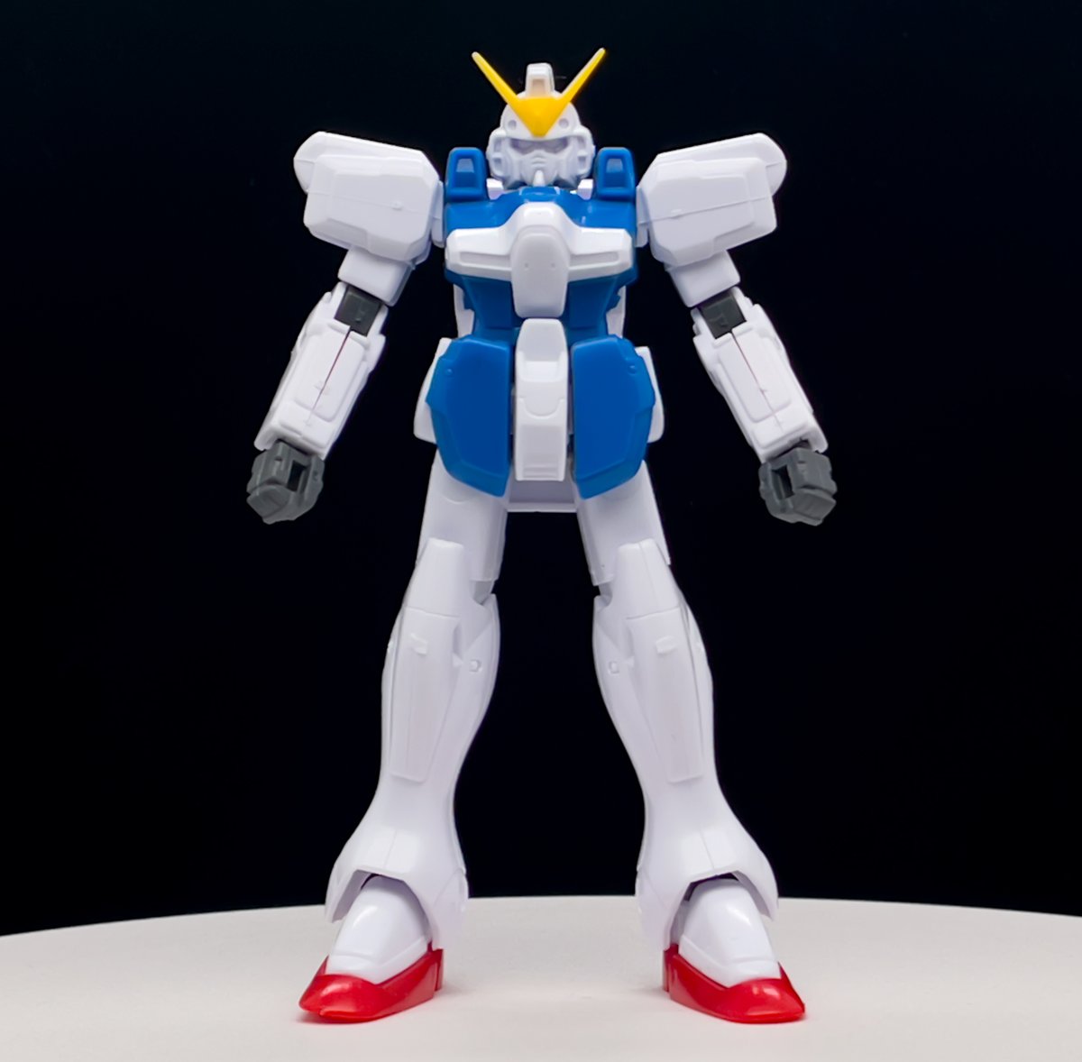 VENTO_Original's tweet photo. #機動戦士Vガンダム #VictoryGundam #機動戰士V高達 
#機動戰士V鋼彈 #机动战士V高达 #hggundam #hgvictorygundam #144victorygundam  畢竟是幾十年前的設計了，素組效果一言難盡 https://t.co/PYO4z1taZp
