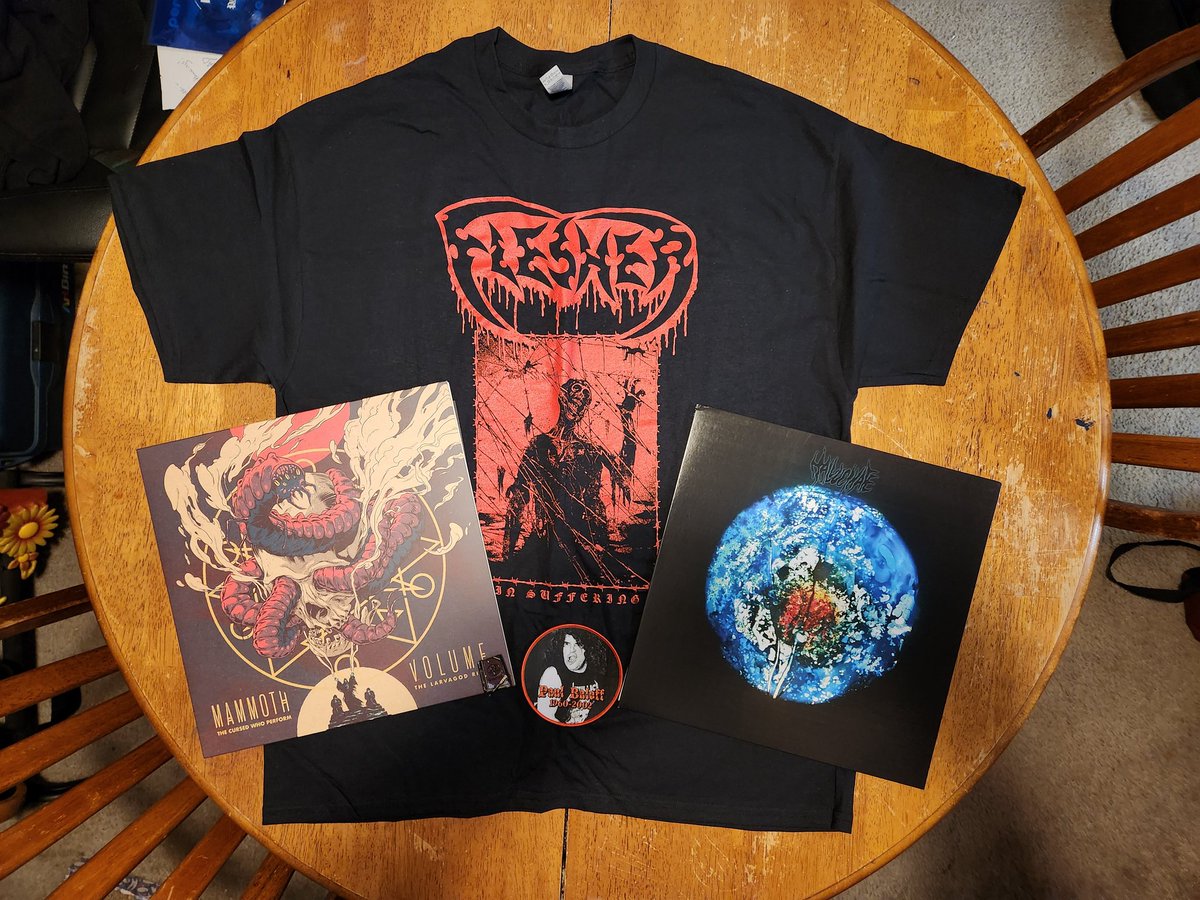 peartnoy's tweet photo. Another great edition of The Metalhead Box. Awesome to see a shirt for the incredible Flesher. An excellent death metal band from around my area. Incredible band to see live check out their album from last year. #themetalheadbox #flesher #mammothvolume #hallucinate #vinyl https://t.co/8TV92gFCax