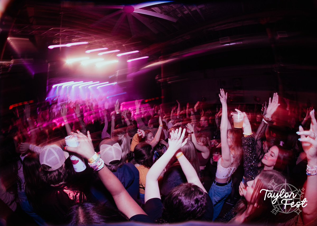 all’s well that ends well to end up with you omaha &amp; des moines 💌 you can view both albums from our weekend at <a href="/Waiting_Room/">The Waiting Room</a> &amp; <a href="/Woolysdm/">Wooly's</a> at the link in our bio 🤭✨ 

📸: <a href="/NathanSchwery/">Nathan Schwery</a>