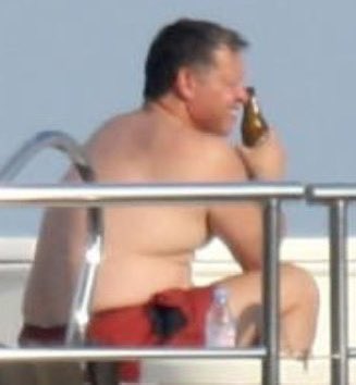 شو بتتوقعوا من الملك السكران فتح حدوده لادخال المساعدات لاسرائيل تفوووو