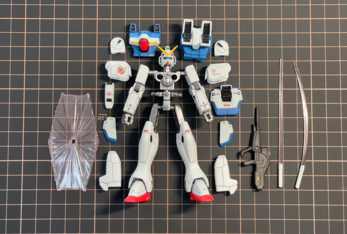 VENTO_Original's tweet photo. #機動戦士Vガンダム #VictoryGundam #機動戰士V高達 
#機動戰士V鋼彈 #机动战士V高达 #hggundam #hgvictorygundam #144victorygundam 本作的特點之一是還原了一半的骨架部分，在當時這還被放在盒繪側面做了重點宣傳 https://t.co/dpXMXVt5QK