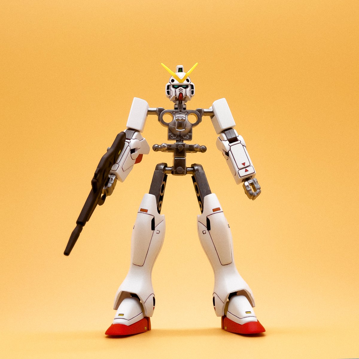 VENTO_Original's tweet photo. #機動戦士Vガンダム #VictoryGundam #機動戰士V高達 
#機動戰士V鋼彈 #机动战士V高达 #hggundam #hgvictorygundam #144victorygundam 本作的特點之一是還原了一半的骨架部分，在當時這還被放在盒繪側面做了重點宣傳 https://t.co/dpXMXVt5QK