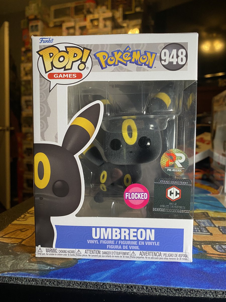 STTsupra's tweet photo. Umbreon has arrived. #funko #Funko #FunkoPop #funkopokemon #pokemon #pokemonumbreon #chalicecollectibles @DisTrackers @funkofinderz @FunkoPOPsNews https://t.co/ecAnY70rL9