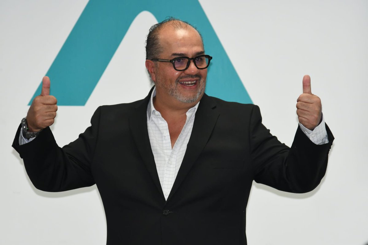 VozDLasEmpresas's tweet photo. Somos conscientes de que la acción es el motor que impulsa el liderazgo. En nuestras empresas, depositamos toda nuestra confianza en nuestros equipos, sabiendo somos capaces de alcanzar metas que abren puertas a nuevas oportunidades.  @CesarSolares Dir. Gral. @DaleCarnegieMx https://t.co/RhUUitIHQg