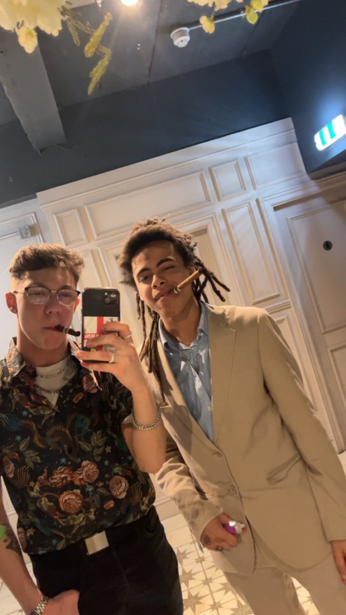 Black n White (@ec6572) on Twitter photo 