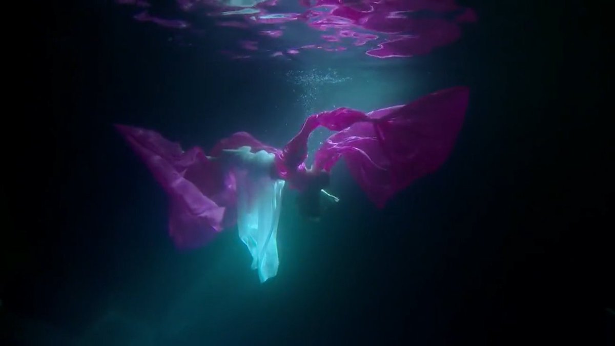 ohsodramaticR's tweet photo. •#GoPrincessGo
Loved the premise but this was a midsummer night's dream... The statues,the bondage armour, the blue pill knockoff ads,the dances&the three different endings, even with a small budget the screenwriters &director really went all out with it.😭 Beautiful ost btw.🧐 https://t.co/FwvYO145U9