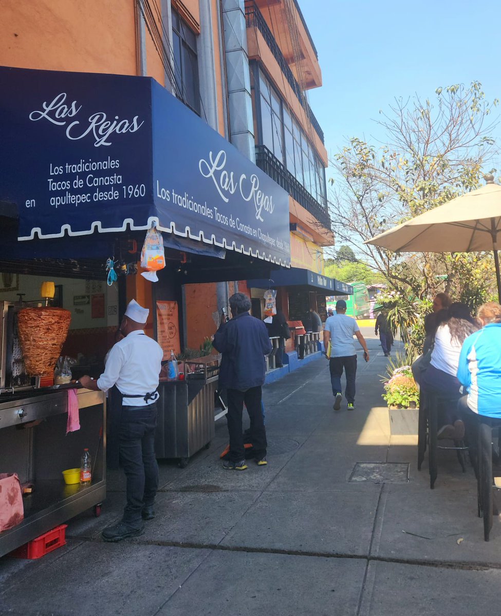 Hechando tacos de canasta !Buenísimos!