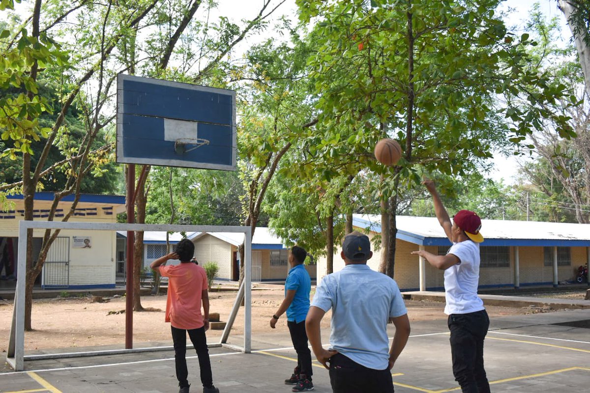CentroTec_JDMR's tweet photo. Entrega de material deportivo a nivel regional para la promoción del deporte y la recreación sana en Centros Tecnológicos del país, desde el Centro Tecnológico Arlen Siu El Sauce 
#TecJDMR
#SoyTecNicaragua https://t.co/NF9wbkZHqS