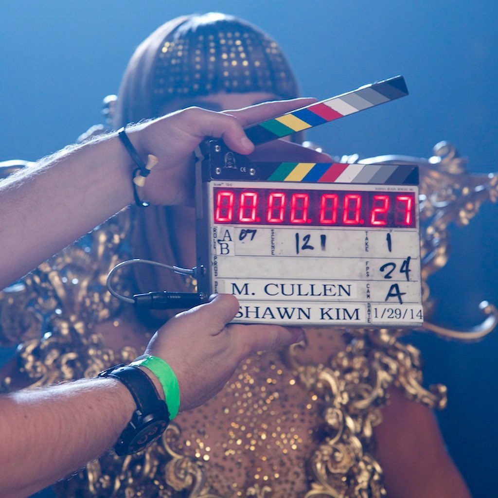 KatyPerryPe's tweet photo. Un día como hoy, hace diez años, Katy Perry estrenó el videoclip de “Dark Horse” sin pensar que se convertiría en uno de los más vistos en YouTube. Actualmente cuenta con más de 3 BILLONES de views 🦋 https://t.co/Yqhh3A6N1g