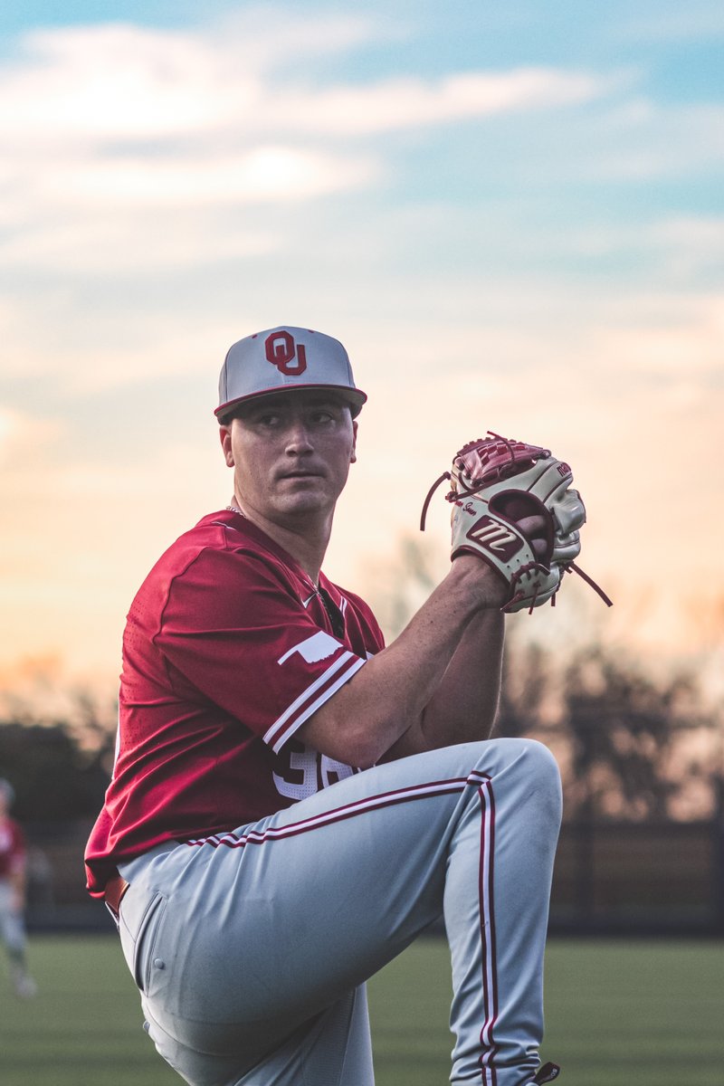 1-0 #Sooners headed to the bottom of the first. 

LHP <a href="/Grant_Stevens2/">Grant Stevens</a> set for his OU debut