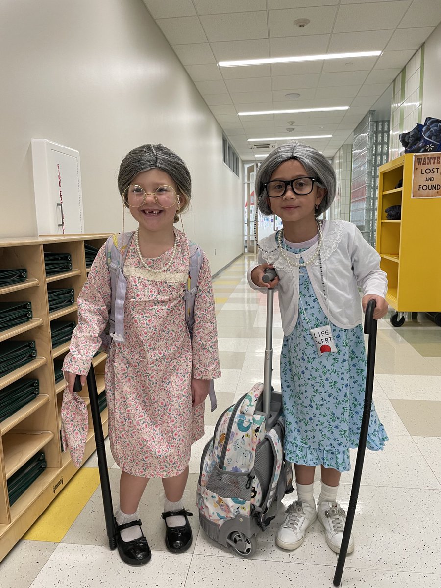 IrelandSeverine's tweet photo. Celebrating 100 days in 1st grade ⁦@awtyintlschool⁩ Students and teachers had a lot of fun! #awtylearners https://t.co/uYQEtFgsnd