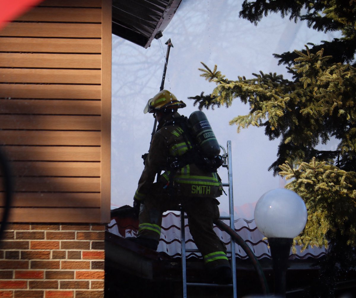 All Hands operating on a serious house fire in Brooklin early this afternoon. 

Residence well involved on arrival. Defensive stance with exterior only and aerial operations. 

Fire through the roof with collapse.

Chief of department notified.

@WhitbyFire @WPFFAL2036