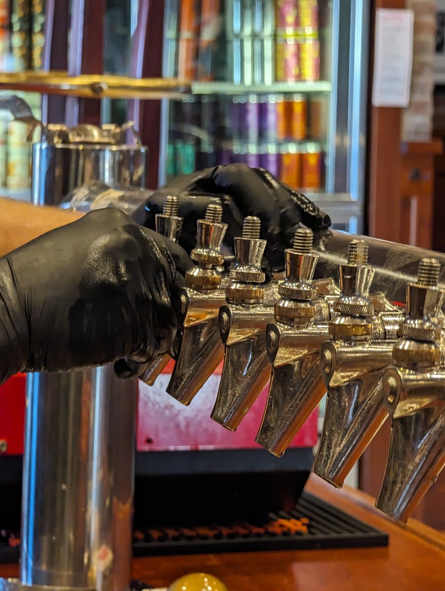 OlympicTavern's tweet photo. This is your bi-weekly reminder to clean your damned draft lines.
#draftcleaningday #draughtexcellence #thesepipesareclean https://t.co/Hju7TXmHvh