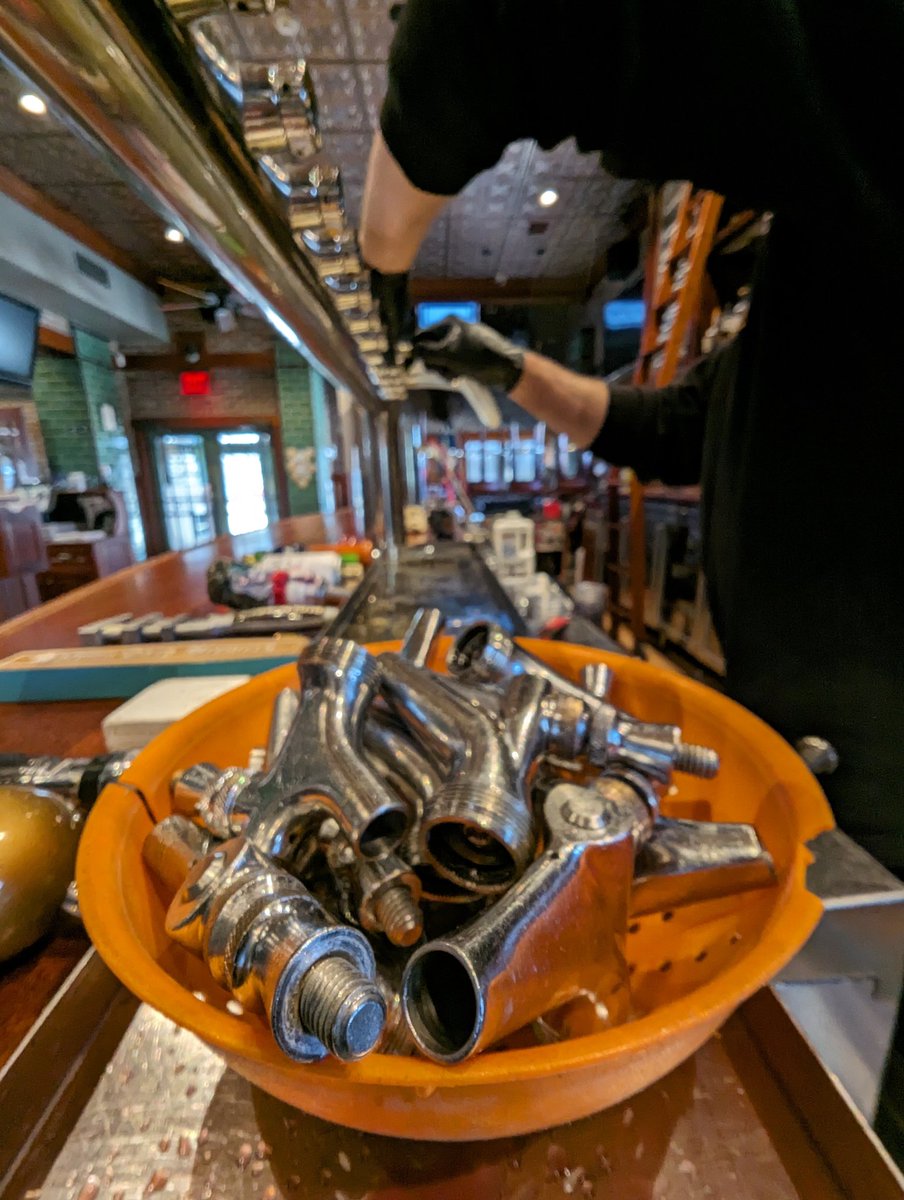 OlympicTavern's tweet photo. This is your bi-weekly reminder to clean your damned draft lines.
#draftcleaningday #draughtexcellence #thesepipesareclean https://t.co/Hju7TXmHvh
