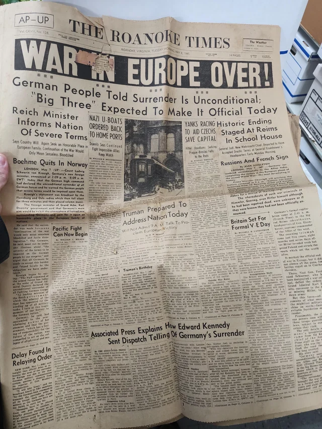 HistoricalFlow's tweet photo. The passing of Adolf Hitler and additional accounts of World War II. Quite fascinating material. https://t.co/uTw9PsONAg