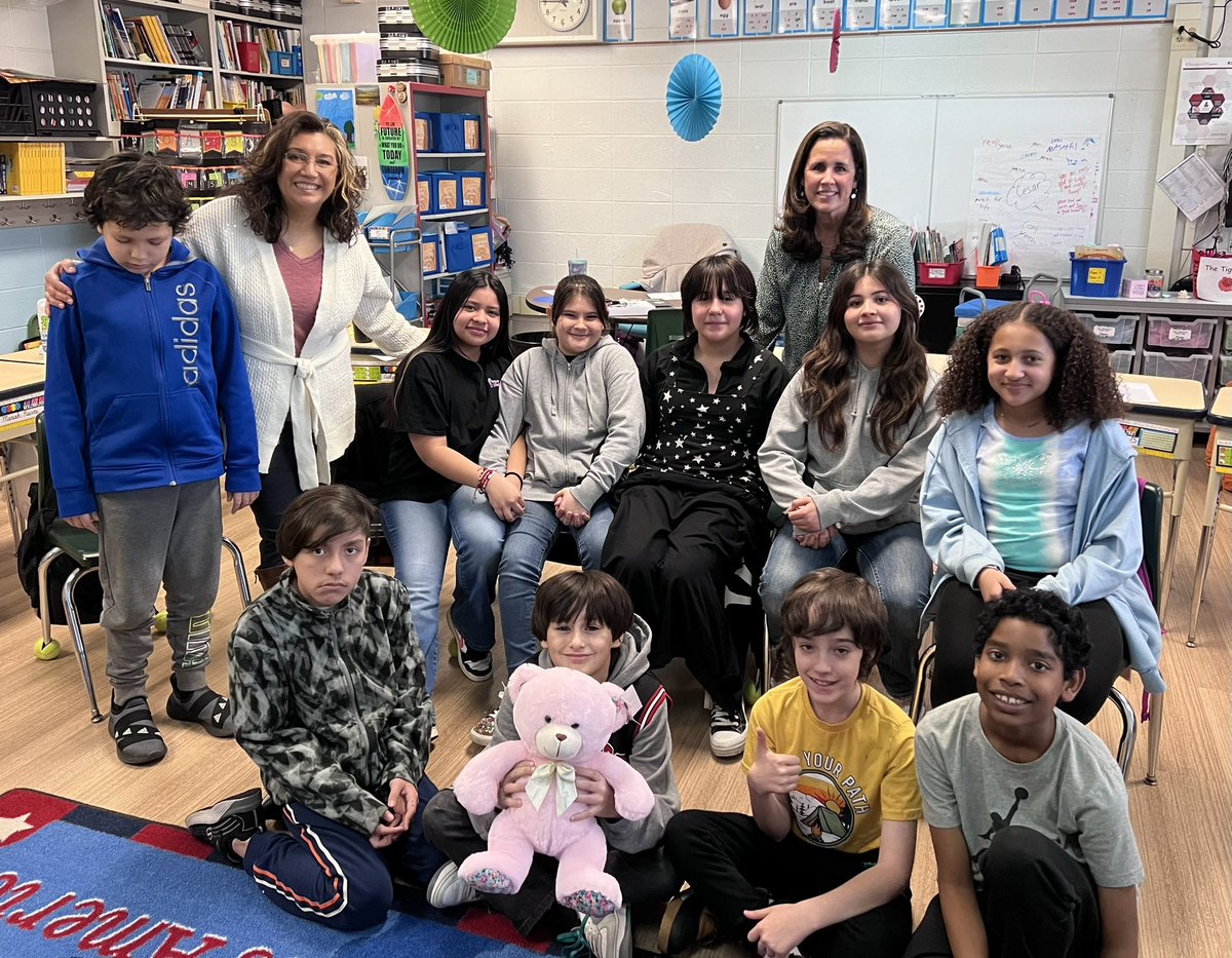 Ann Cygnar (@acygnar) on Twitter photo Thank you, <a href="/SunnyHill220/">Sunny Hill Elementary School</a>, for inviting me to spend some time with these amazing 5th graders. I was honored to be a part of their thought-provoking community circle! <a href="/SeizeLosDiaz/">Antonio Diaz</a> <a href="/LaMaestraFausto/">La Maestra</a> <a href="/barrington220/">Barrington 220</a> #UnifiedFor50 Thank you, <a href="/SunnyHill220/">Sunny Hill Elementary School</a>, for inviting me to spend some time with these amazing 5th graders. I was honored to be a part of their thought-provoking community circle! <a href="/SeizeLosDiaz/">Antonio Diaz</a> <a href="/LaMaestraFausto/">La Maestra</a> <a href="/barrington220/">Barrington 220</a> #UnifiedFor50