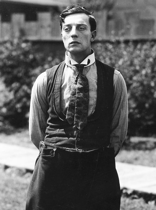 BusterKGifs's tweet photo. @YEScinema @BusterKeatonSoc @busterlove1895 Cesar or Garbo?
I stand by #BusterKeaton as the prettiest #StoneFace.
#Damfino https://t.co/4iSZOLCrUt