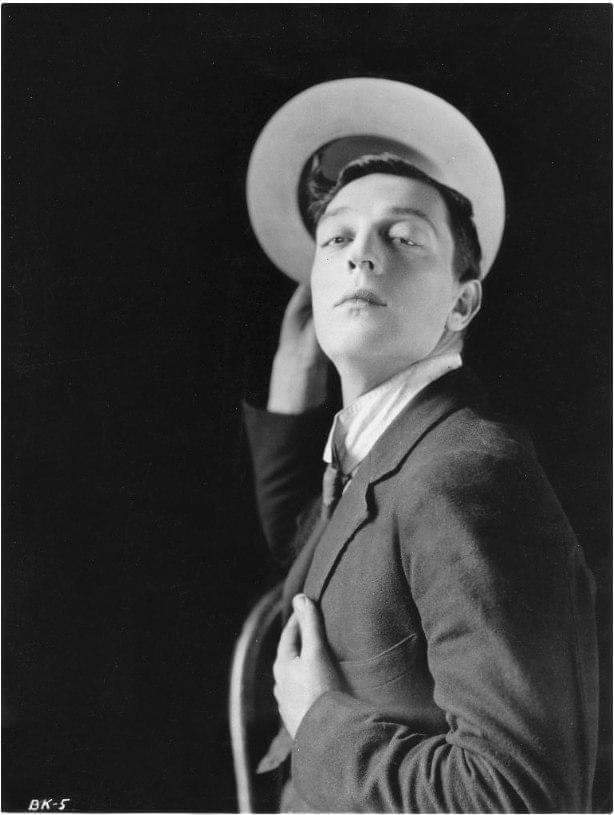 BusterKGifs's tweet photo. @YEScinema @BusterKeatonSoc @busterlove1895 Cesar or Garbo?
I stand by #BusterKeaton as the prettiest #StoneFace.
#Damfino https://t.co/4iSZOLCrUt