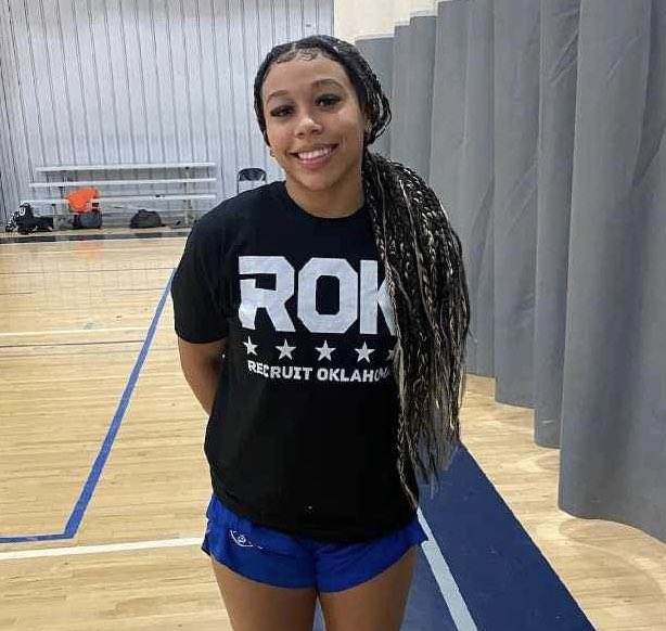 One of the top PGs IN THE COUNTRY is from OKLAHOMA!! @GrindPrep’s Sania Richardson @Sania23R ROK’n her DRIP!!! Congrats on her recent milestone of scoring over 2K Career Points … oh yeah… she’s only a 2025!!! #RecruitOklahoma #RecruitOK #OklahomaHasTalent