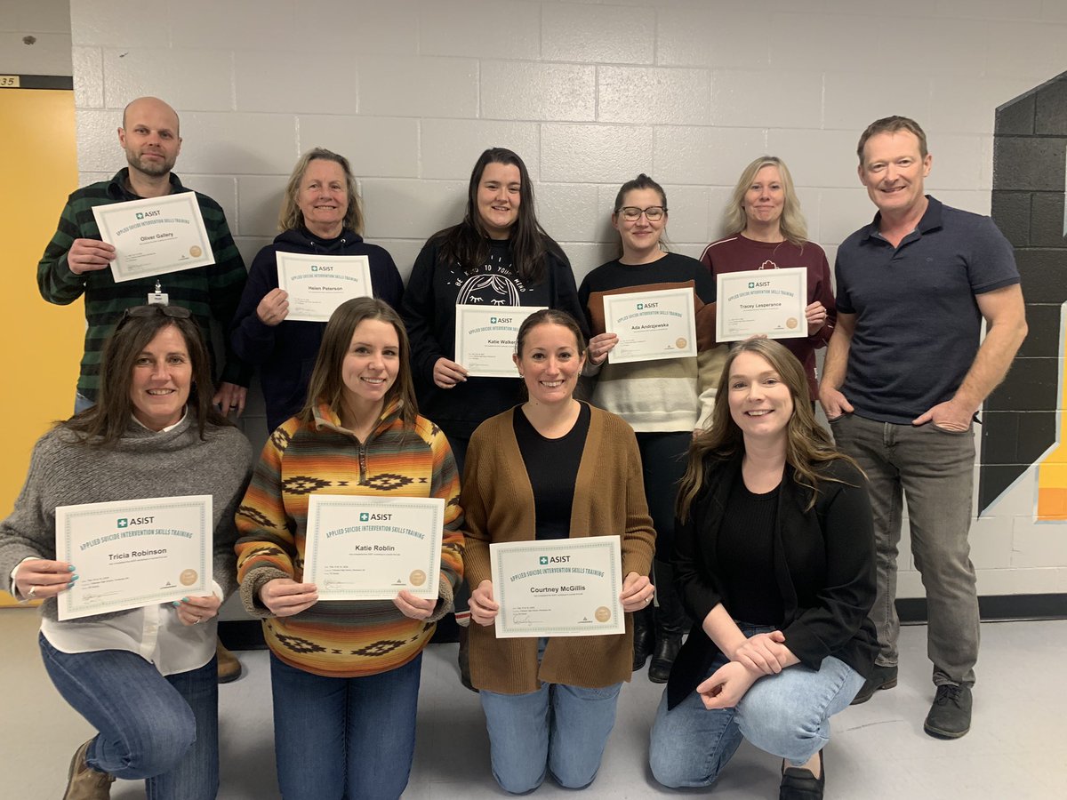 Congrats to this group of educators for completing #ASIST. Always a pleasure to co facilitate with <a href="/msmcdowellQEPS/">Amanda Moncion</a> @RCDSB <a href="/Living_Works/">LivingWorks</a> #SuicideAwareness #SuicidePrevention