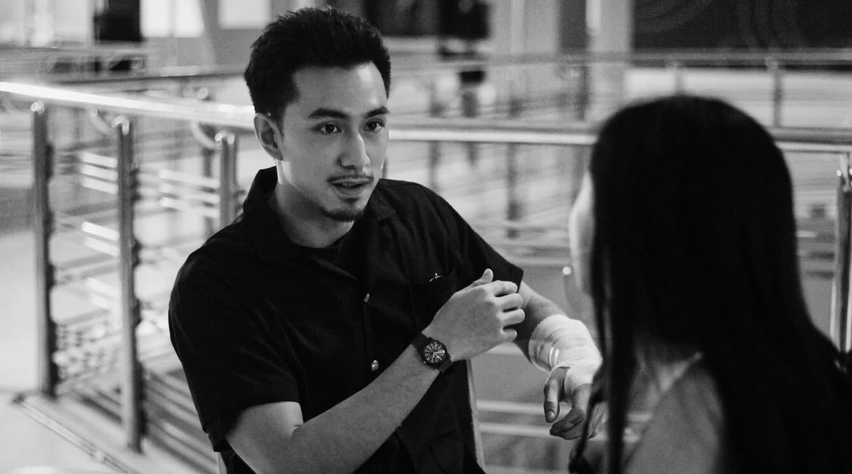 ㅤ
ㅤㅤㅤㅤㅤㅤㅤㅤㅤㅤㅤㅤ
          เดิมทีการสิงที่ฟู๊ดคอร์ทจุดประสงค์หลักคือมาผ่อนคลาย แต่แซวสาวเป็นผลกำไรพ่วงตาม ——— ใช่ว่าประธานชลจะสนใจทุกคน หากคนนั่นไม่ “ เตะตา “ เข้าจริงๆ

         “ เห็นเธอนั่งคนเดียว กลัวจะเหงา “

            “ ให้เราอยู่เป็นเพื่อน เอาปะ ? “

ㅤㅤㅤㅤ