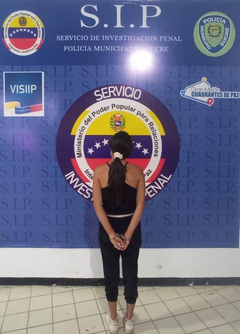 Si van a meter presa a esta joven porque cayó de un techo en una pelea, deberían meter presa también a María Corina Machado que pidió a Estados Unidos bombardear los techos de miles de familias venezolanas