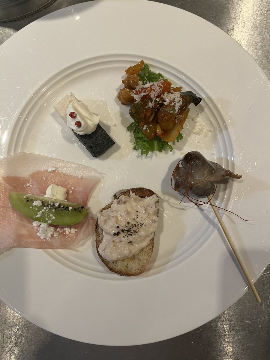 gradevole2008's tweet photo. 【リクルート】
店で働いて頂けるスタッフ、アルバイトを募集しております。
社員→火曜日〜金曜日13:00〜23:00
　　　　　土、日曜日10:00〜23:00
アルバイト→火曜日〜日曜日17:00～23:00の間で応相談。
ご興味のある方はインスタのDMでメッセージまたは当店にお電話を頂けると嬉しいです。 https://t.co/zVfiFKtCVp