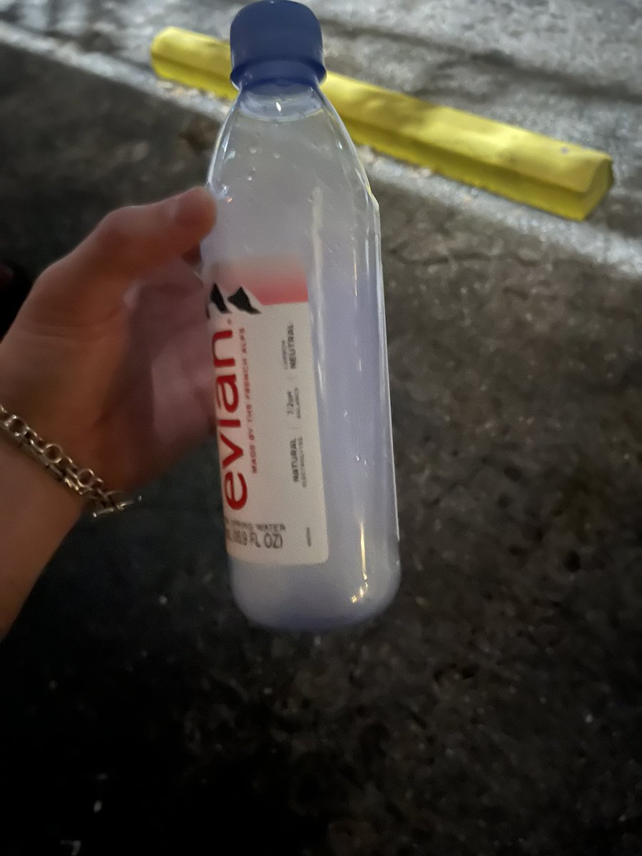 FakeKenty's tweet image. My friend gave me a hit to-go