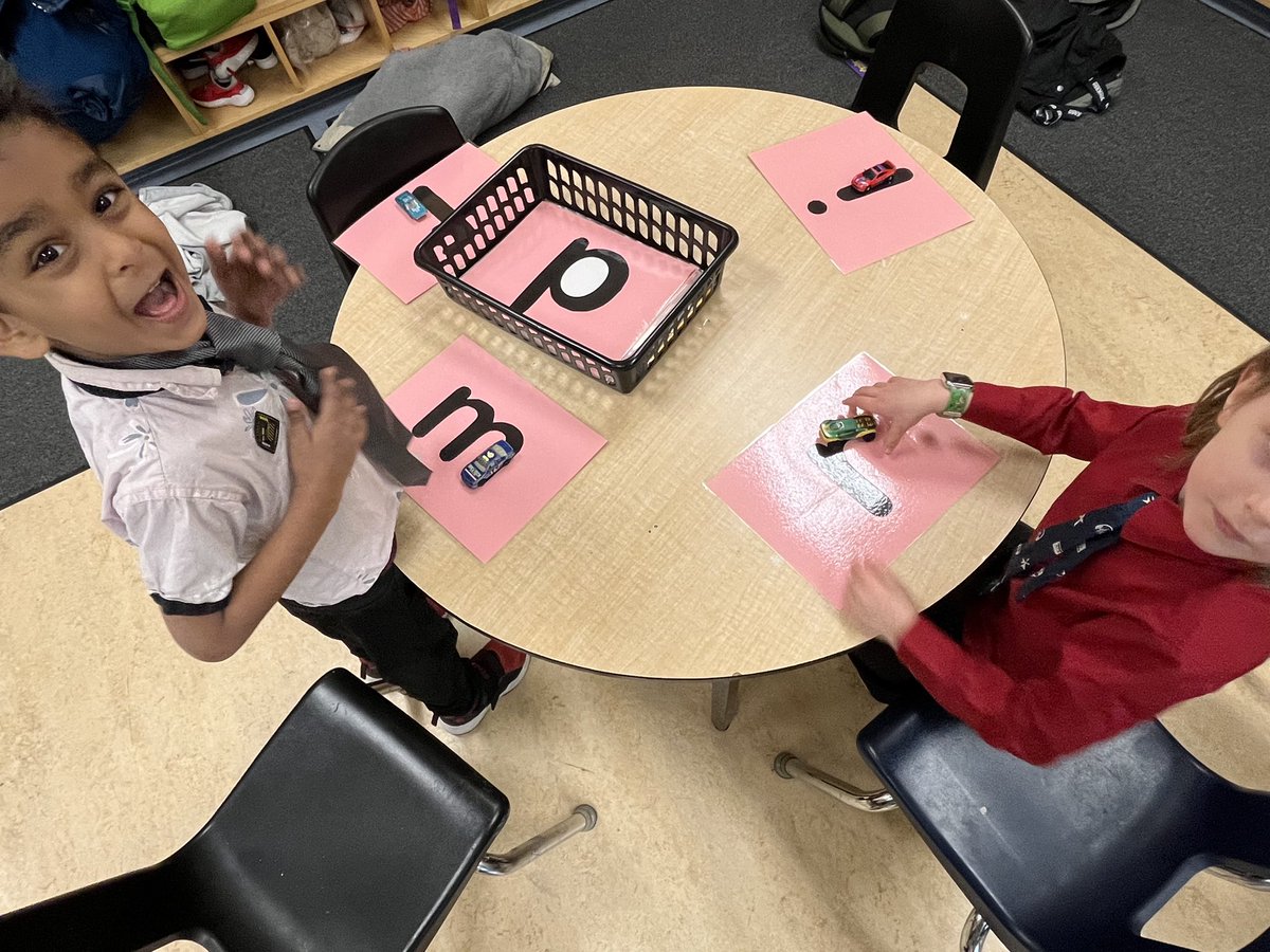 Roseland Home of the Rams tweet media