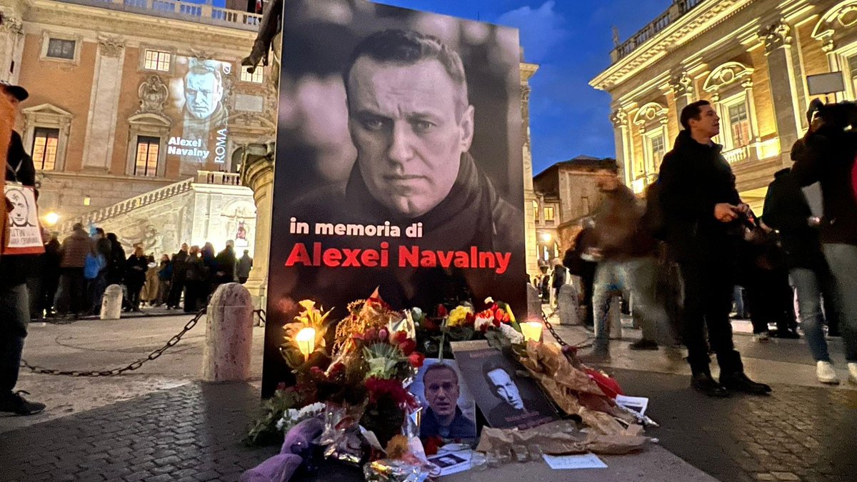 QLexPipiens's tweet photo. Assolutamente arduo rintracciare, nell'intera storia d'Italia, una classe politica tanto servile e così drammaticamente scollegata dai veri interessi del proprio popolo... https://t.co/LRxEOWK4Ds
