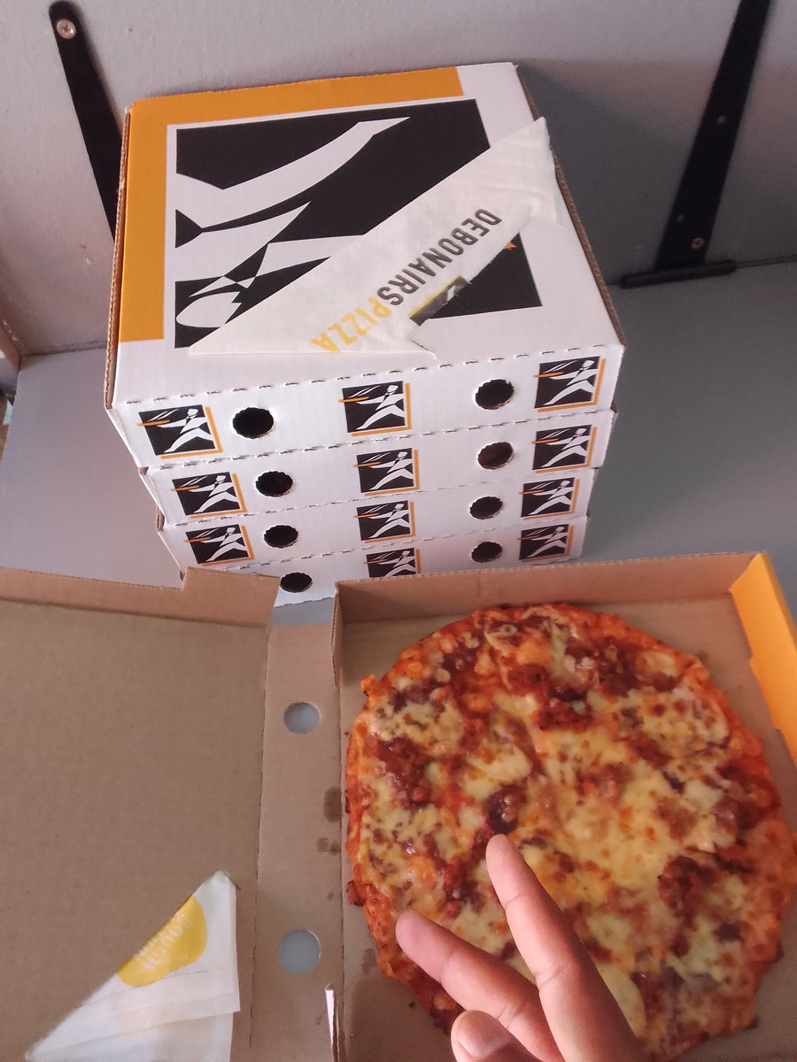 madibamusandi's tweet image. My favourite food is Pizza🍕🍕🍕...  I really enjoyed eating Pizza🍕, it&apos;s delicious😋 and it was my favourite since I was born💋✊
#TUTJOURN2024 @sholain #twitterchallenge #tutjourn2024