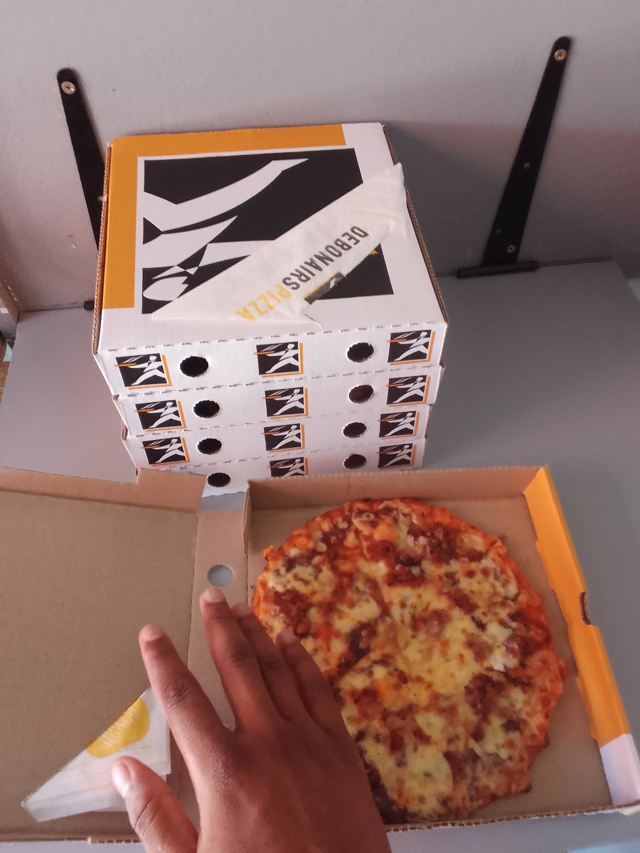 madibamusandi's tweet image. My favourite food is Pizza🍕🍕🍕...  I really enjoyed eating Pizza🍕, it&apos;s delicious😋 and it was my favourite since I was born💋✊
#TUTJOURN2024 @sholain #twitterchallenge #tutjourn2024