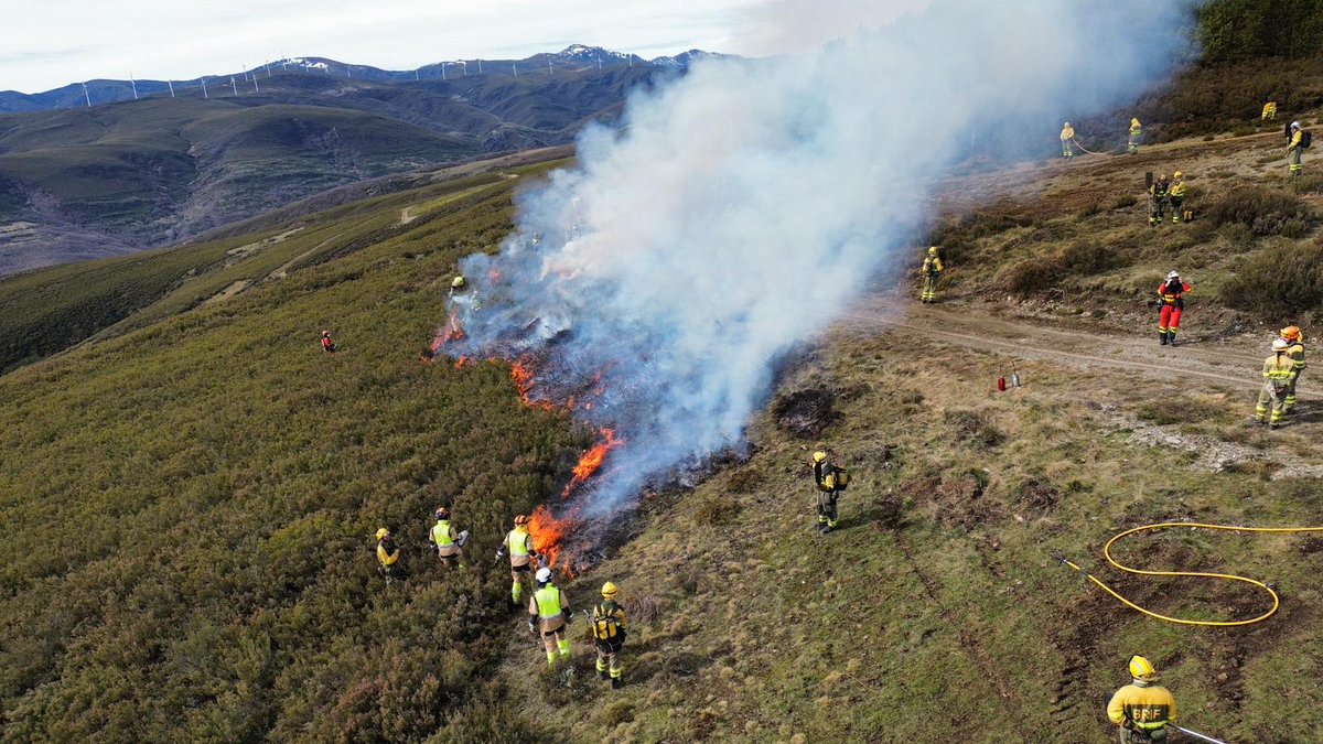 pedro_becares_'s tweet photo. Ayer jornada práctica de colaboración medios del operativo #INFOCAL - @mitecogob - @UMEgob - @leonbomberos con #QuemaPrescrita #RXfire en Base de #RabanalDelCamino y #Lucillo #LeónESP #PrevenciónIIFF
Gracias a todos! https://t.co/dOE3XN9hUK