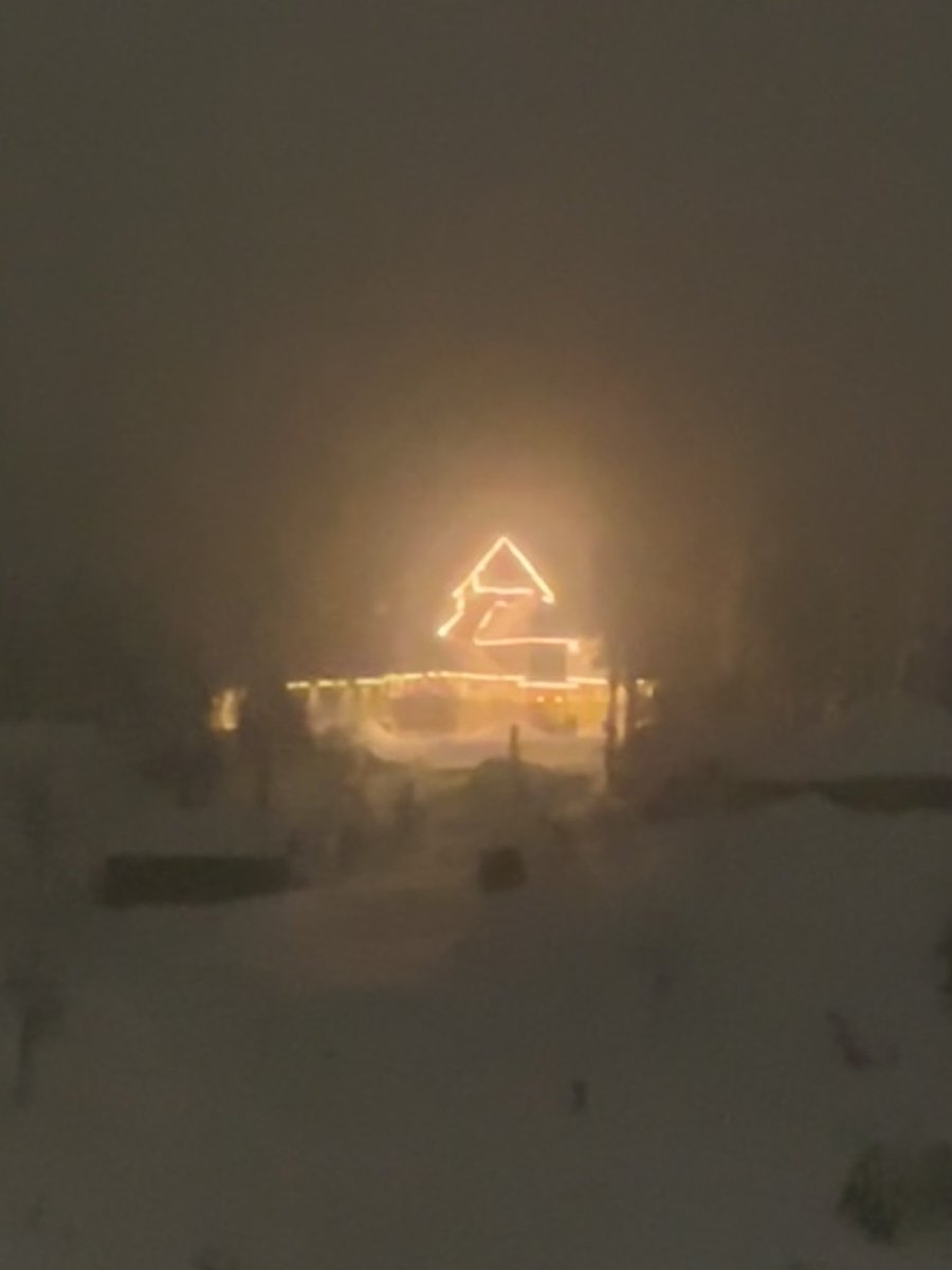 OmarAbdullah's tweet image. Nothing like a late evening walk in Gulmarg. It’s as beautiful after sunset as it is during the day.