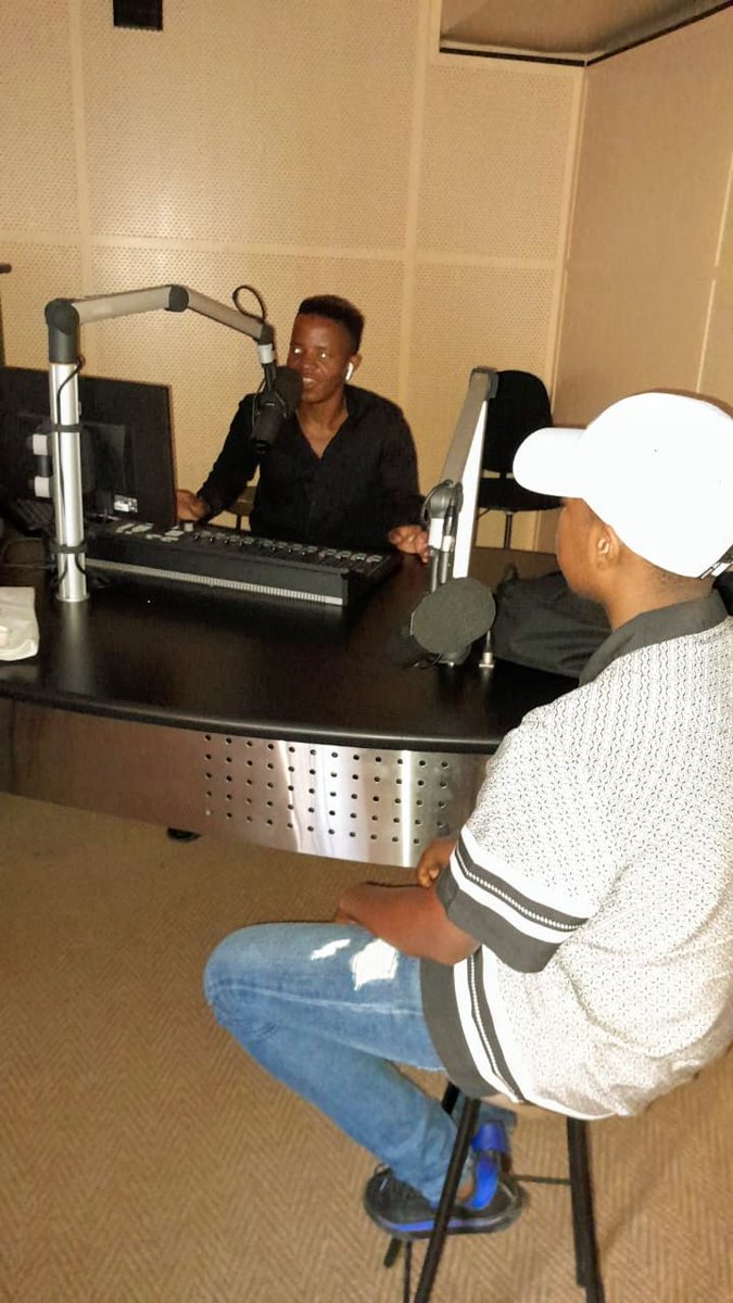 madibamusandi's tweet image. Today it was lovely learning moment at TUT SOSHANGUVE North Campus Studio... You need to entertain, respect and be energetic to the audience😊🤗. You must feel free and always be yourself✊❤️. Radio Studio is my home Madiba..
#TUTJOURN2024 @sholain #twitterchallenge #tutjourn2024