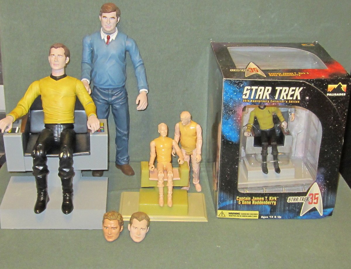 Some clear shots of the unreleased Kirk & Gene Rodenberry from the (sadly) defunct Palisades Toys: #StarTrek #startrektos #startrektoys #generoddenberry #ActionFigure #ACTIONFIGURES #AllStarTrek