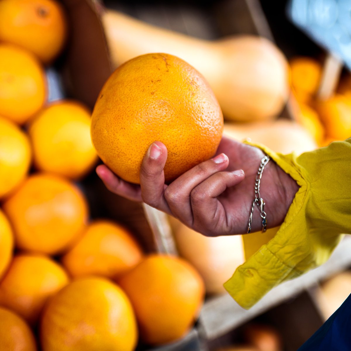 In #SouthAfrica, it's locally known as Iwolintshi, in #Zimbabwe, some call it Orenji, in #Rwanda, some call it Icunga, and in #Ghana, it is locally known as Ekutu.

What is orange called in your local dialect?

Happy #InternationalMotherTongueDay.