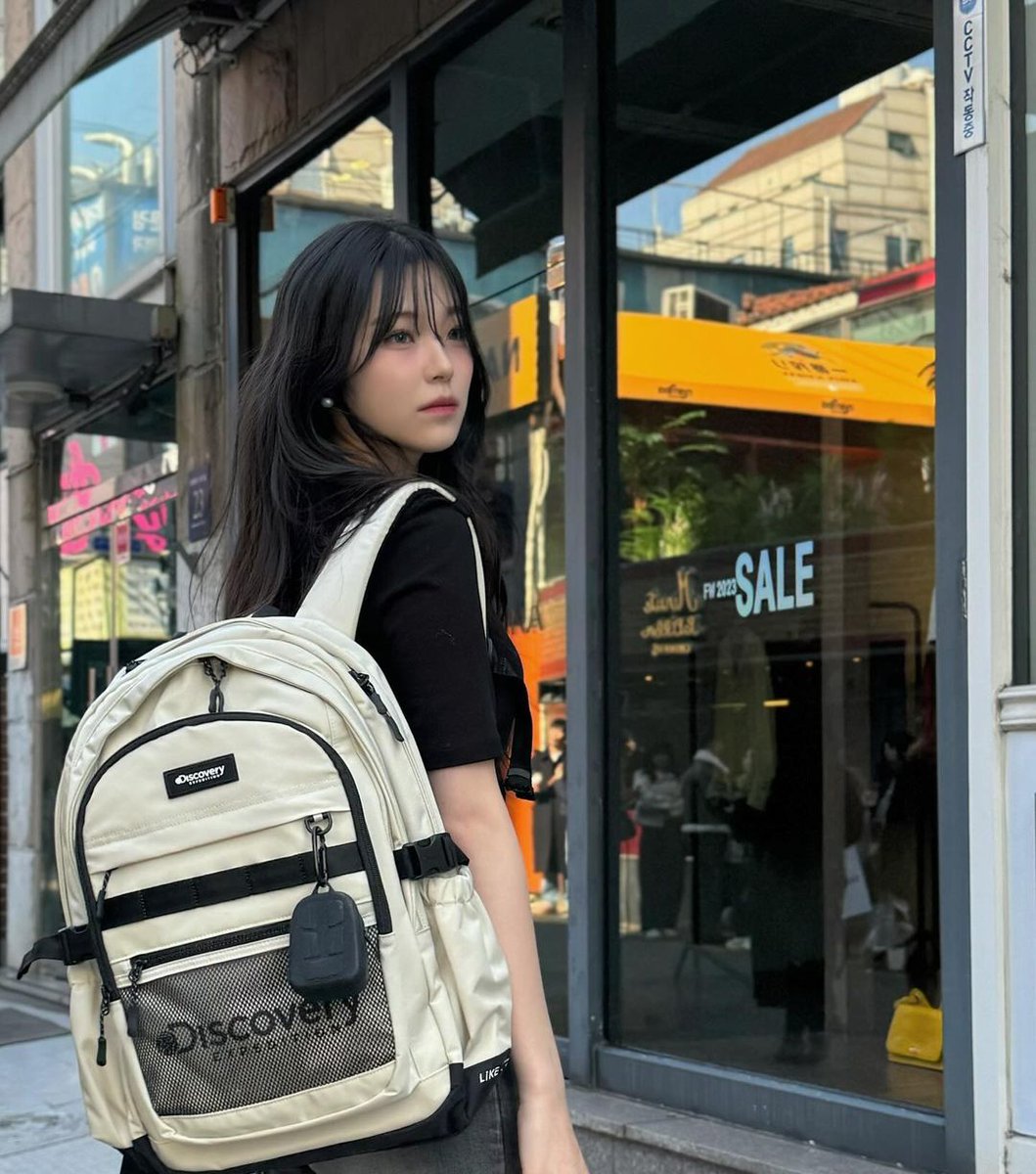 fiq_D_flover's tweet photo. 🍯 jiheonnibaek] -Instagram Update-

#Ads
@/discoveryexpedition_kr

Light and big storage space
Get ready for the new semester with the Discovery Like Air Quantum backpack

#DiscoveryBackpack #NewSchoolBag #BackpackStyling #StudentBag

#백지헌 #BaekJiheon
#fromis_9 #프로미스나인 https://t.co/3gHHaxhehW