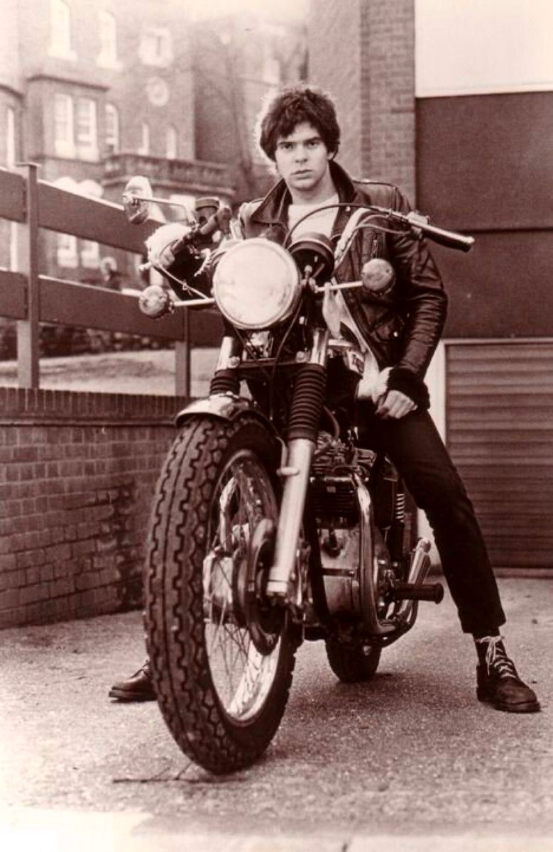 A big Happy Birthday to Jean-Jacques Burnel, founding member of The Stranglers, born #OnThisDay in 1952. 

📸 JJ has owned many Triumph motorcycles over the years. This is his Bonneville T140, January 1979 (Kevin Cummins). 

#JJBurnel #TheStranglers @NewWaveAndPunk