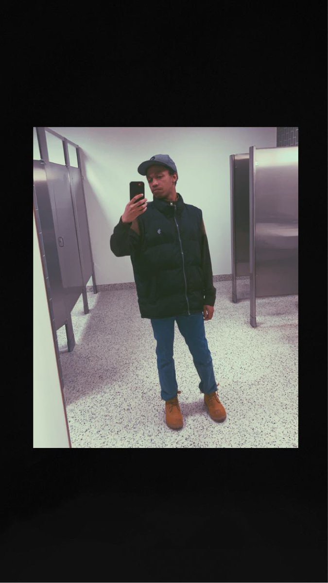 samuelkem88's tweet photo. Outfit of the day : Vest puffer paddle sleeveless
Ball Cap Company New York Giants Hat Leather Band
Wrangler jeans / trousers
Timberland boots
(Image from 2023)
Filter source : PREQUEL / Snapchat
-
-
#fasion #outfitoftheday #hipeter #fashion #outfit #style #fashionstyle https://t.co/aJlL5uWeYe