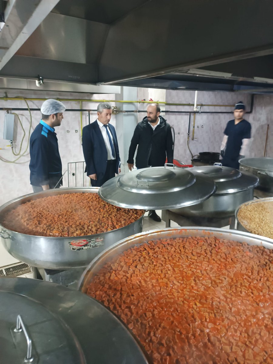 İlçe Milli Eğitim Şube Müdürümüz Turgut ERTAŞ başkanlığında Taşıma Yemeği Denetleme Komisyonu, Kızıltepe Öğretmenevi tarafından Taşımalı Eğitim kapsamında okula devam eden öğrencilere yönelik hazırlanan öğle yemeği hizmetini  incelediler.
<a href="/tcmeb/">Millî Eğitim Bakanlığı</a> 
<a href="/Yusuf__Tekin/">Yusuf Tekin</a> 
<a href="/tuncay_akkoyun/">Tuncay Akkoyun</a>