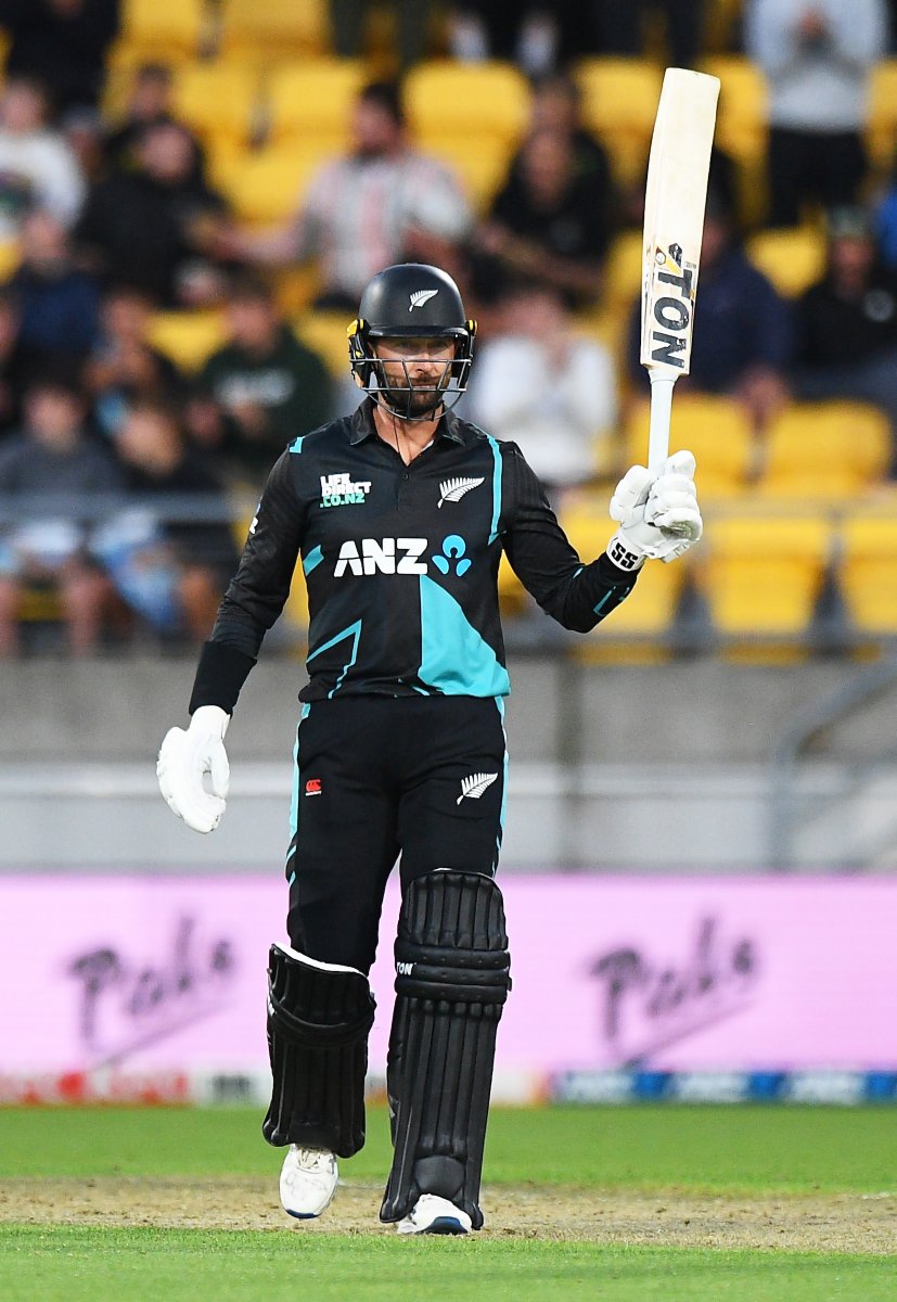 T20I fifty number 🔟 for Devon Conway! Pushing the team to a total in Wellington. Follow play LIVE in NZ with @TVNZ+ and TVNZ 1 📲 Listen on @SENZ_Radio. #NZvAUS