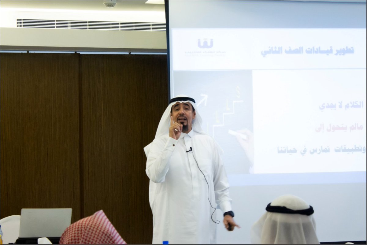 alisulaiman07's tweet photo. تتلمذت مجدداً أول أمس الإثنين على يد معلمي وملهمي سعادة البروفيسور / عمر الراشدي في برنامج (تطوير قيادات الصف الثاني) وكان مما ردده مراراً ( نرحل ... ويبقى الأثر)، فأثار فضولي في كتابة ما يمكن أن يسمى شعراً ، والذي أتمنى أن يرتقي إلى ذائقتكم السامية وإحساساتكم العذبة. https://t.co/u0nW3EO2m0