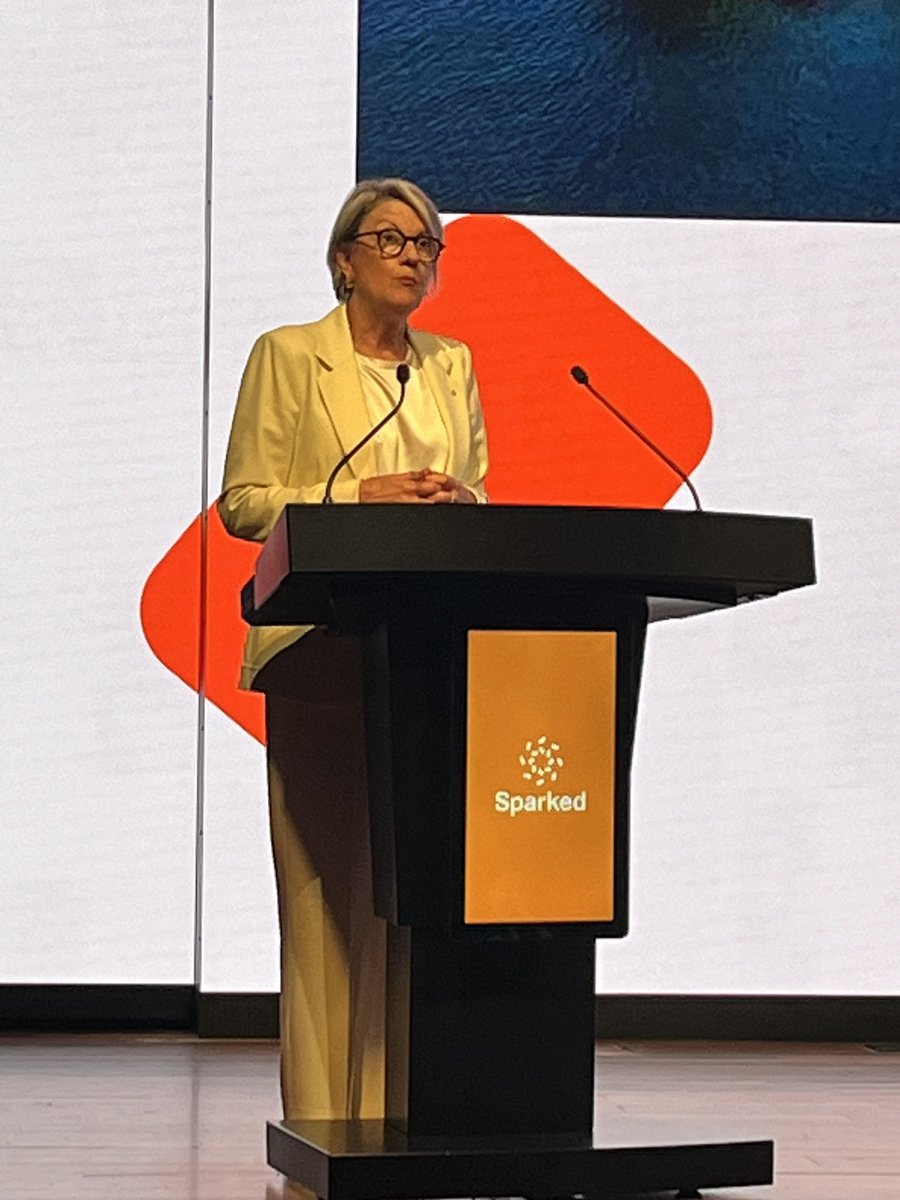 RuralHC_Aus's tweet photo. @ElizabethKoff Managing Director @telstrahealth acknowledges that in Australia health is a laggard in the digital sphere
We have a lot of work to do!
#digitalhealth https://t.co/arY5kbI9yZ