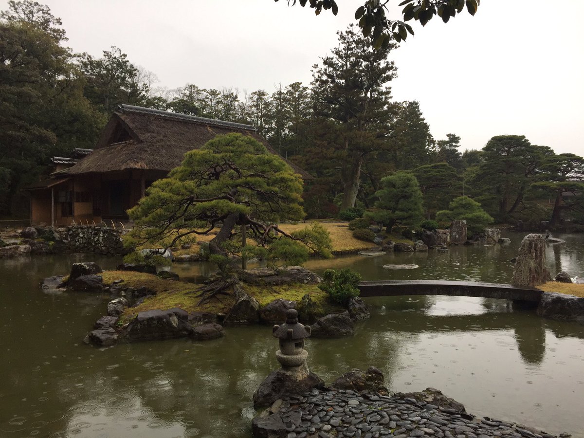 toraji_sakura's tweet photo. なぜか京都へ。
雨の桂離宮、10年ぶり… https://t.co/8xC0mju3qy