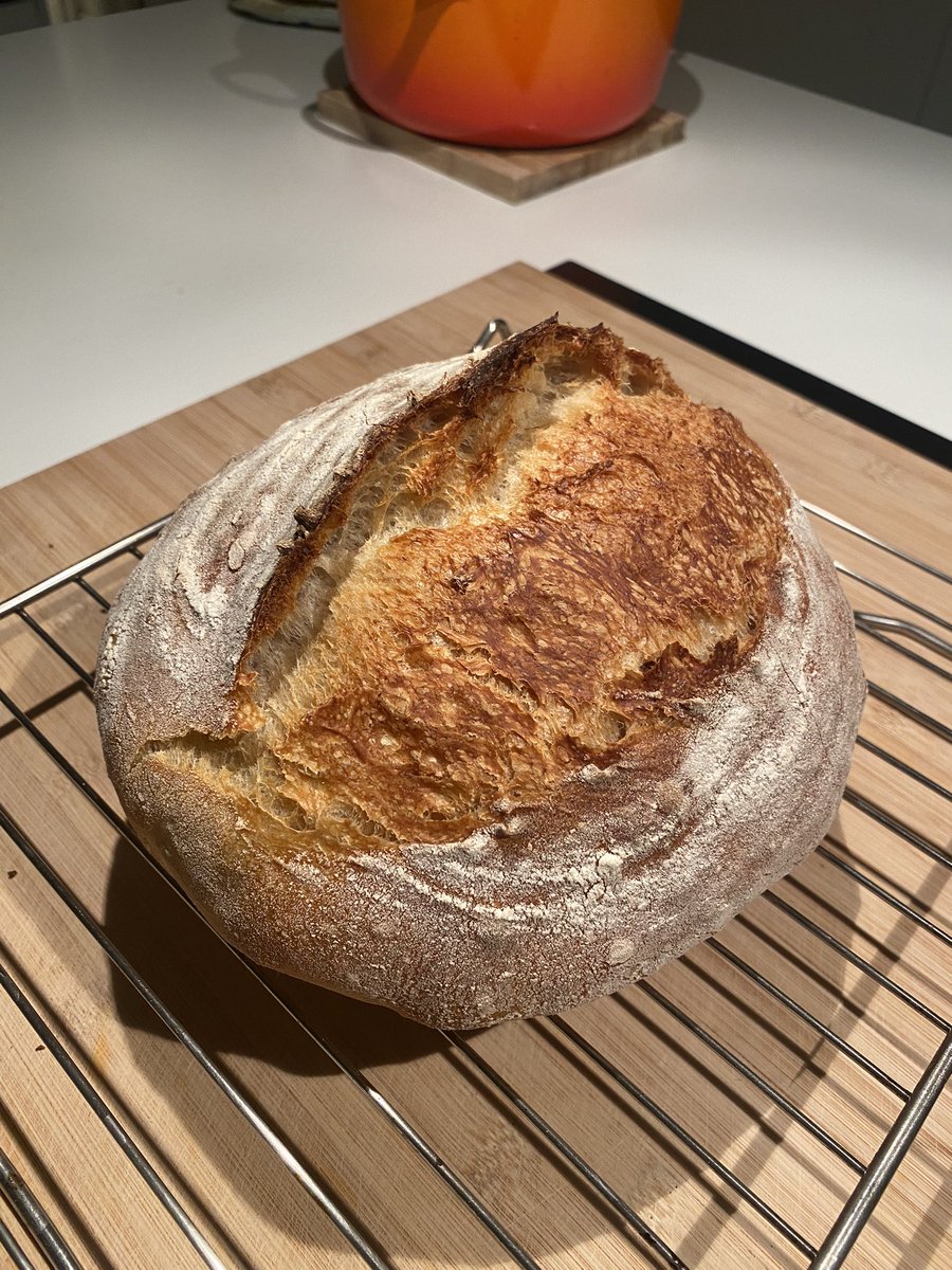 YanlanMao's tweet photo. That Yes! Perfect result feeling! #bakingisscience #sourdoughbread https://t.co/DqNF6UXaAO
