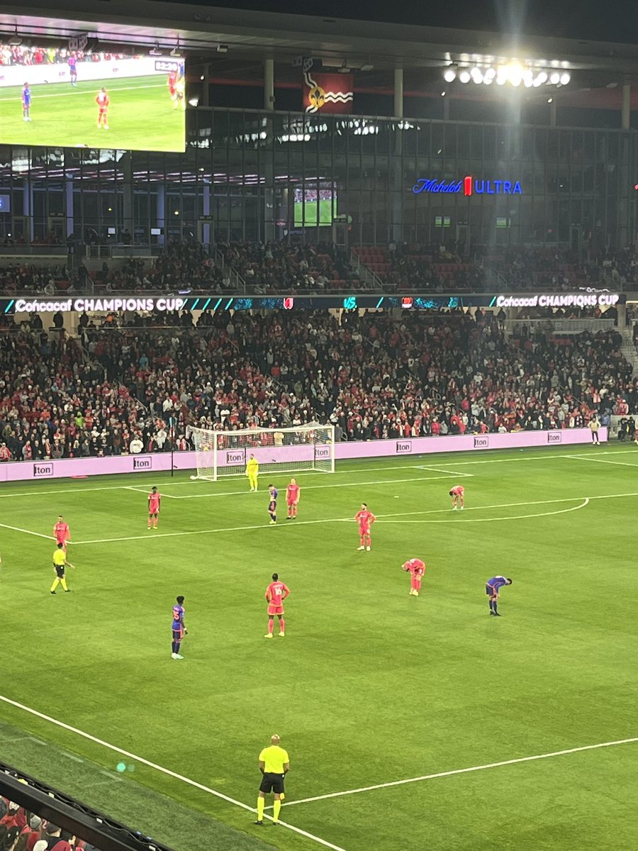 Mac's Local Eats (@macslocaleats) on Twitter photo The view from sec 208 is made even better w the constant wafting aromas of <a href="/SeoulTaco/">SEOUL TACO | 🌮 Korean-Mexican Street Fare</a> which we enjoyed at half!! The view from sec 208 is made even better w the constant wafting aromas of <a href="/SeoulTaco/">SEOUL TACO | 🌮 Korean-Mexican Street Fare</a> which we enjoyed at half!!