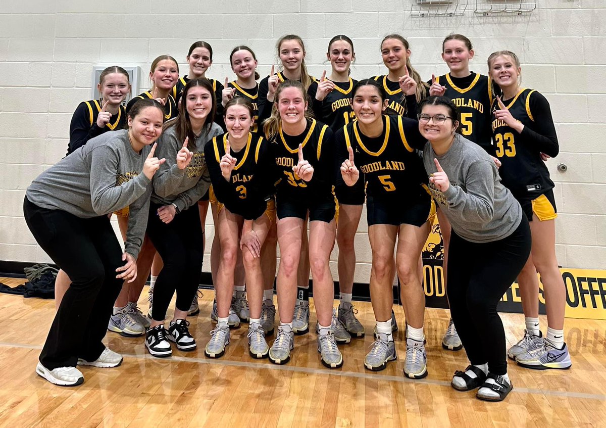 sportsinkansas's tweet photo. Goodland HS girls 🏀: Back to Back GWAC Champions. Cowgirls have won the last two state titles in 3A. #sportsinkansas https://t.co/5gMe1BJ5VW